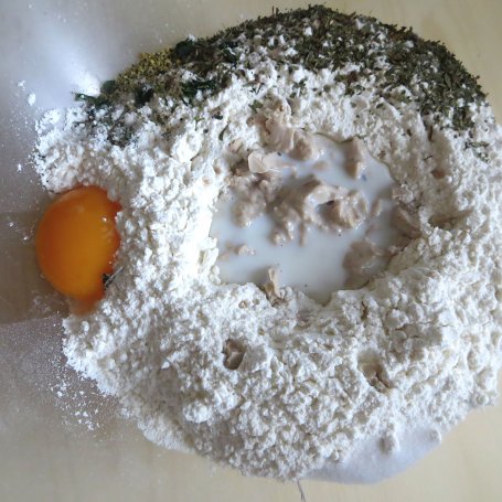 Krok 3 - Kulki drobiowe zapiekane w cieście drożdżowym foto