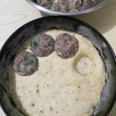 Krok 4 - Kulki drobiowe zapiekane w cieście drożdżowym foto