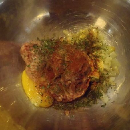 Krok 1 - Kulki mięsne w pikantnym sosie foto