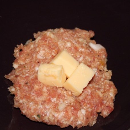 Krok 1 - Kulki z serem w sosie pieczerkowym foto