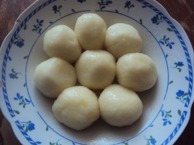 Fotografia przedstawiająca kulki z serem