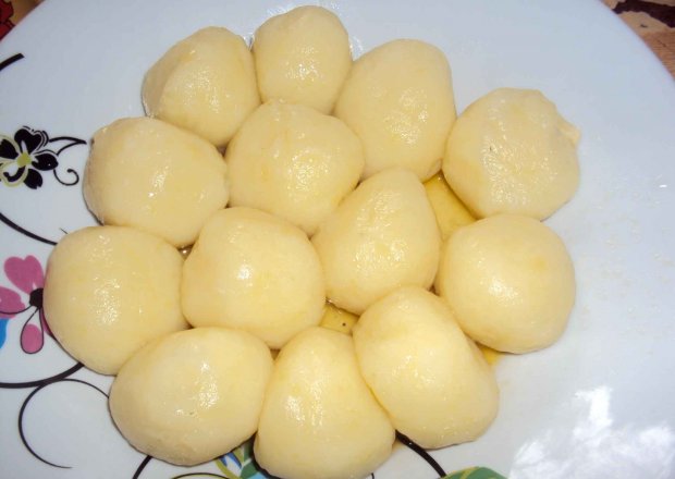 Fotografia przedstawiająca kulki ziemniaczane z serem