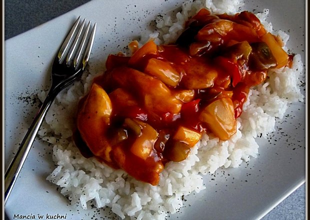 Fotografia przedstawiająca Kurczak curry w sosie słodko - kwaśnym