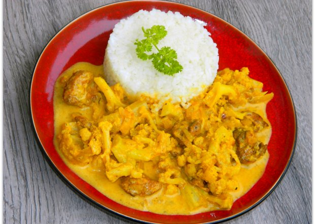 Fotografia przedstawiająca Kurczak curry z kalafiorem