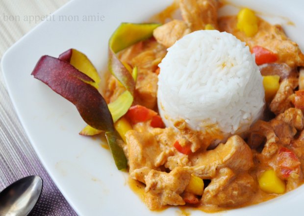Fotografia przedstawiająca kurczak curry z mango
