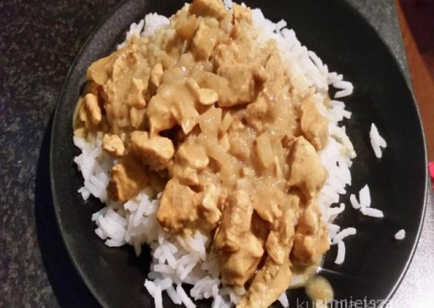 Fotografia przedstawiająca Kurczak curry z mlekiem kokosowym