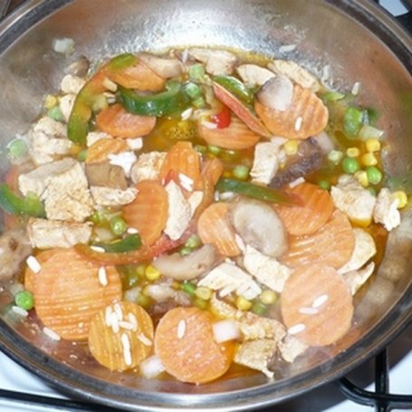 Krok 2 - Kurczak curry z ryżem i warzywami foto