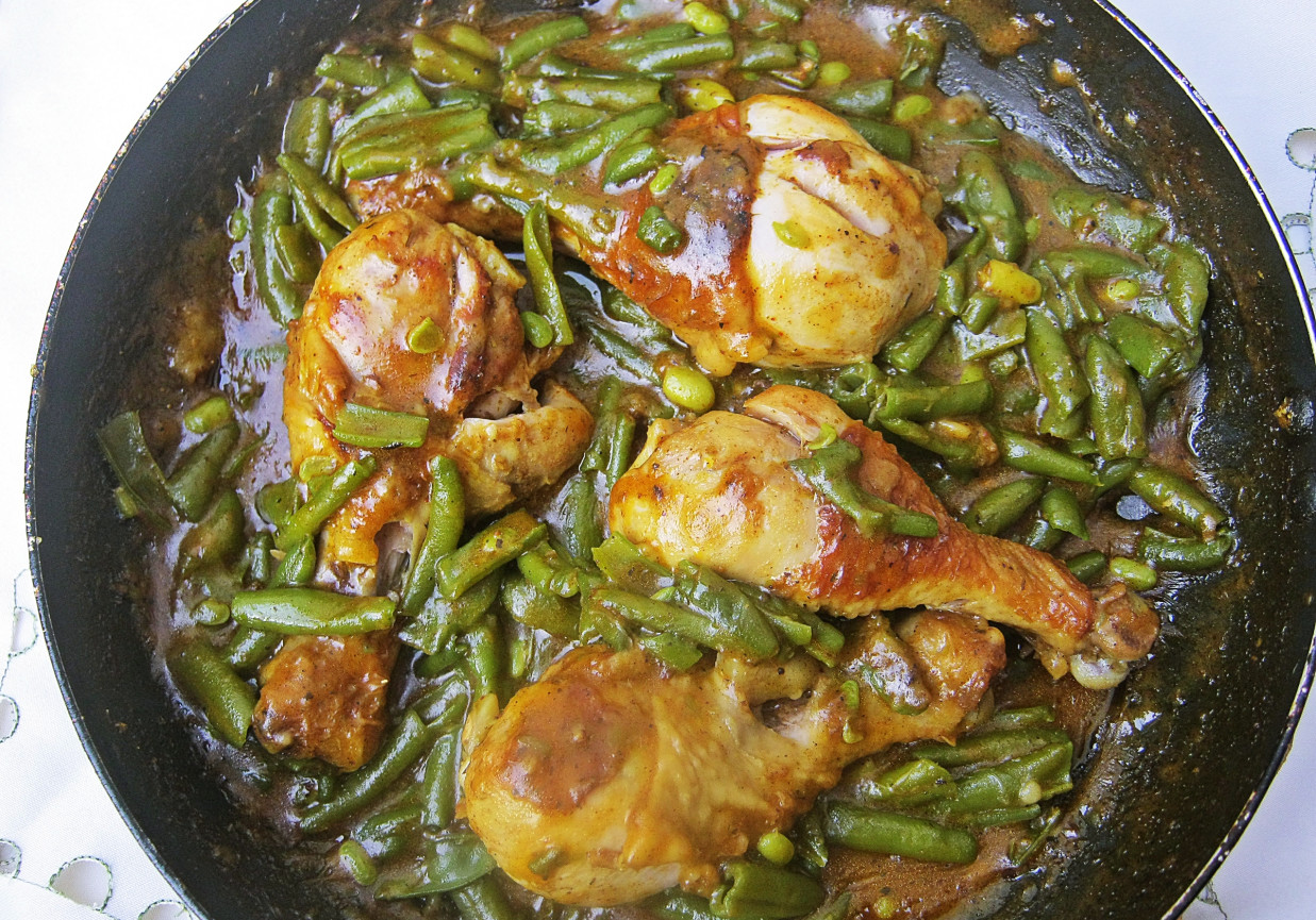Kurczak duszony w curry z fasolką foto