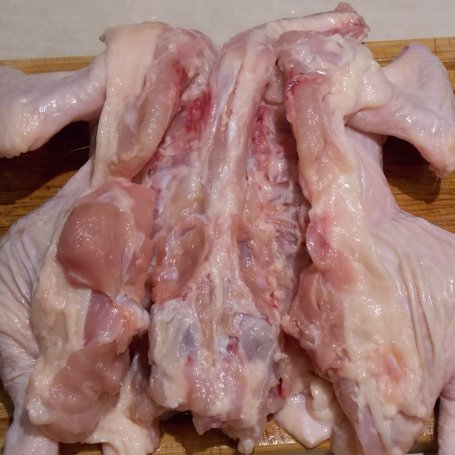 Krok 3 - Kurczak faszerowany kaszą jaglaną z kapustą białą i śliwkami foto