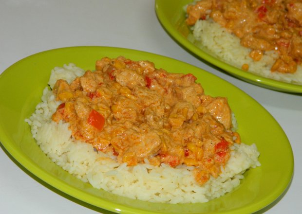 Fotografia przedstawiająca Kurczak na ostro z ryżem