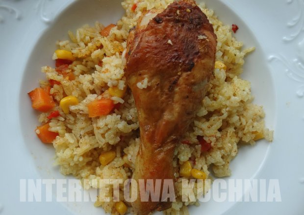 Fotografia przedstawiająca Kurczak na ryżu z warzywami