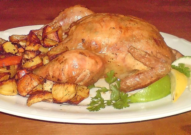 Fotografia przedstawiająca Kurczak pachnący cytrusami i pieczonymi warzywami