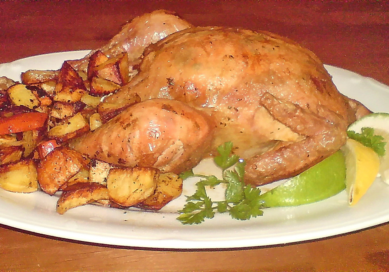 Kurczak pachnący cytrusami i pieczonymi warzywami foto