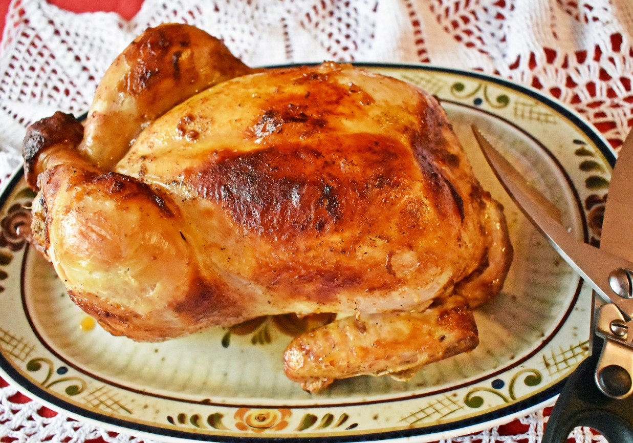 Kurczak pieczony podlewany piwem foto