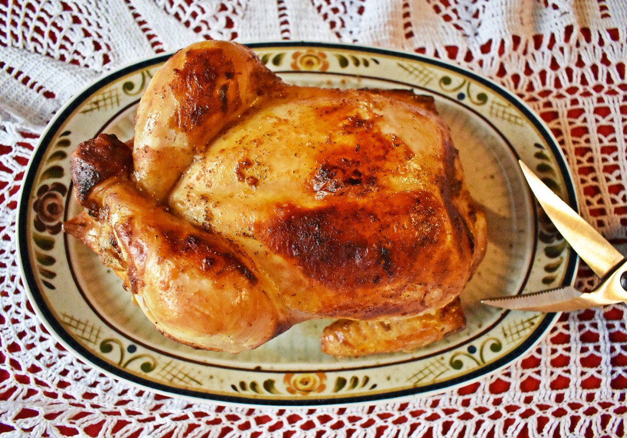 Kurczak pieczony podlewany piwem foto