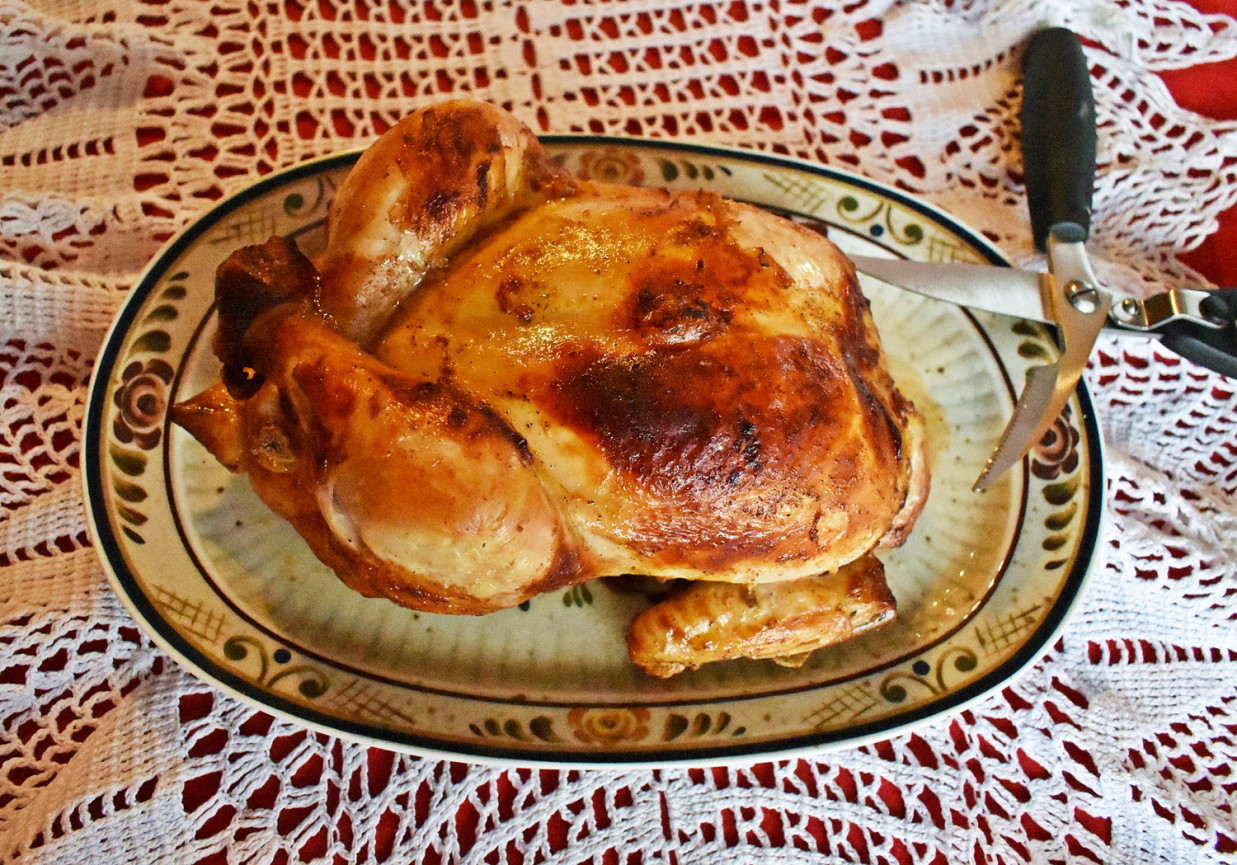 Kurczak pieczony podlewany piwem foto