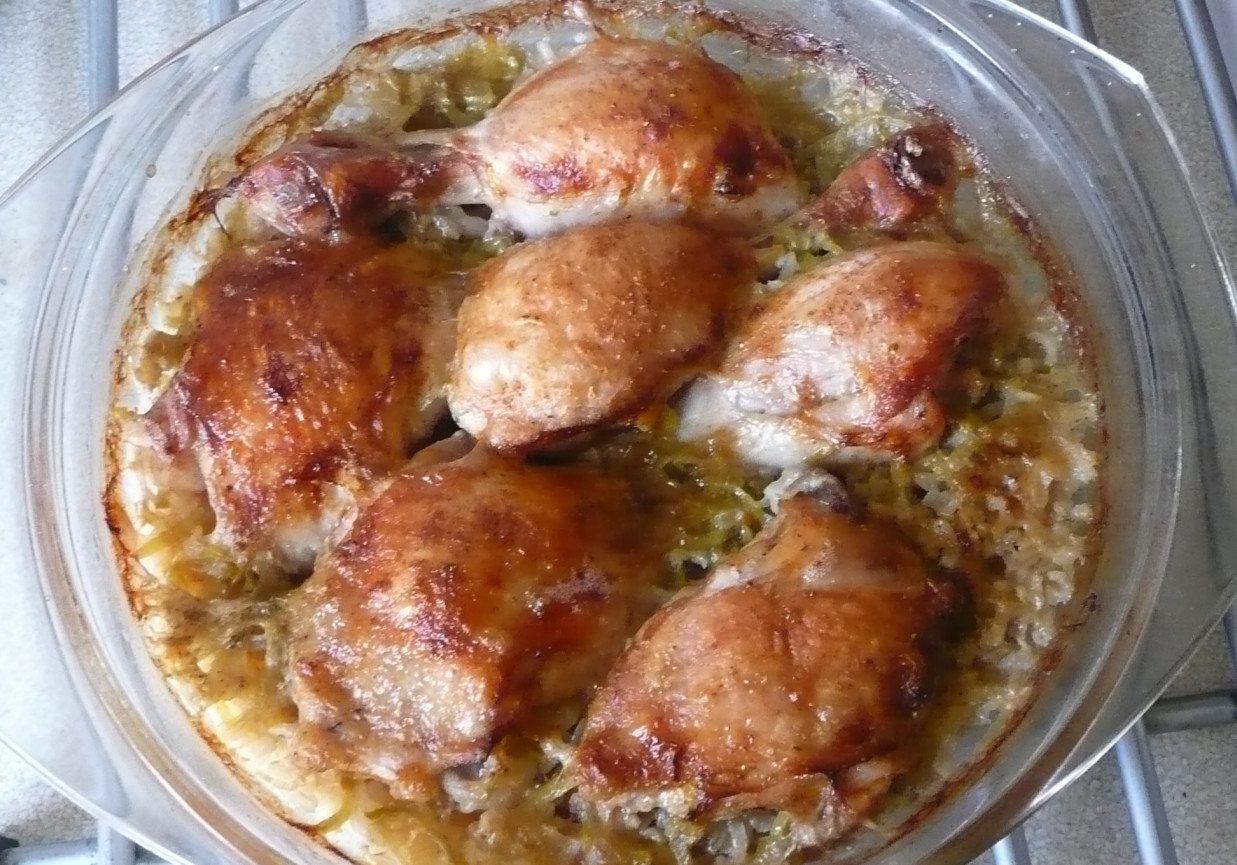 Kurczak pieczony w ryżu brązowym foto