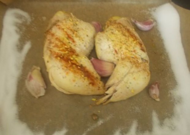 Fotografia przedstawiająca kurczak pieczony w soli
