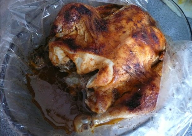 Fotografia przedstawiająca Kurczak pieczony w worku w coli