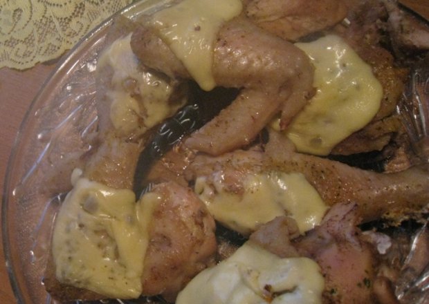 Fotografia przedstawiająca Kurczak pieczony z serem żółtym