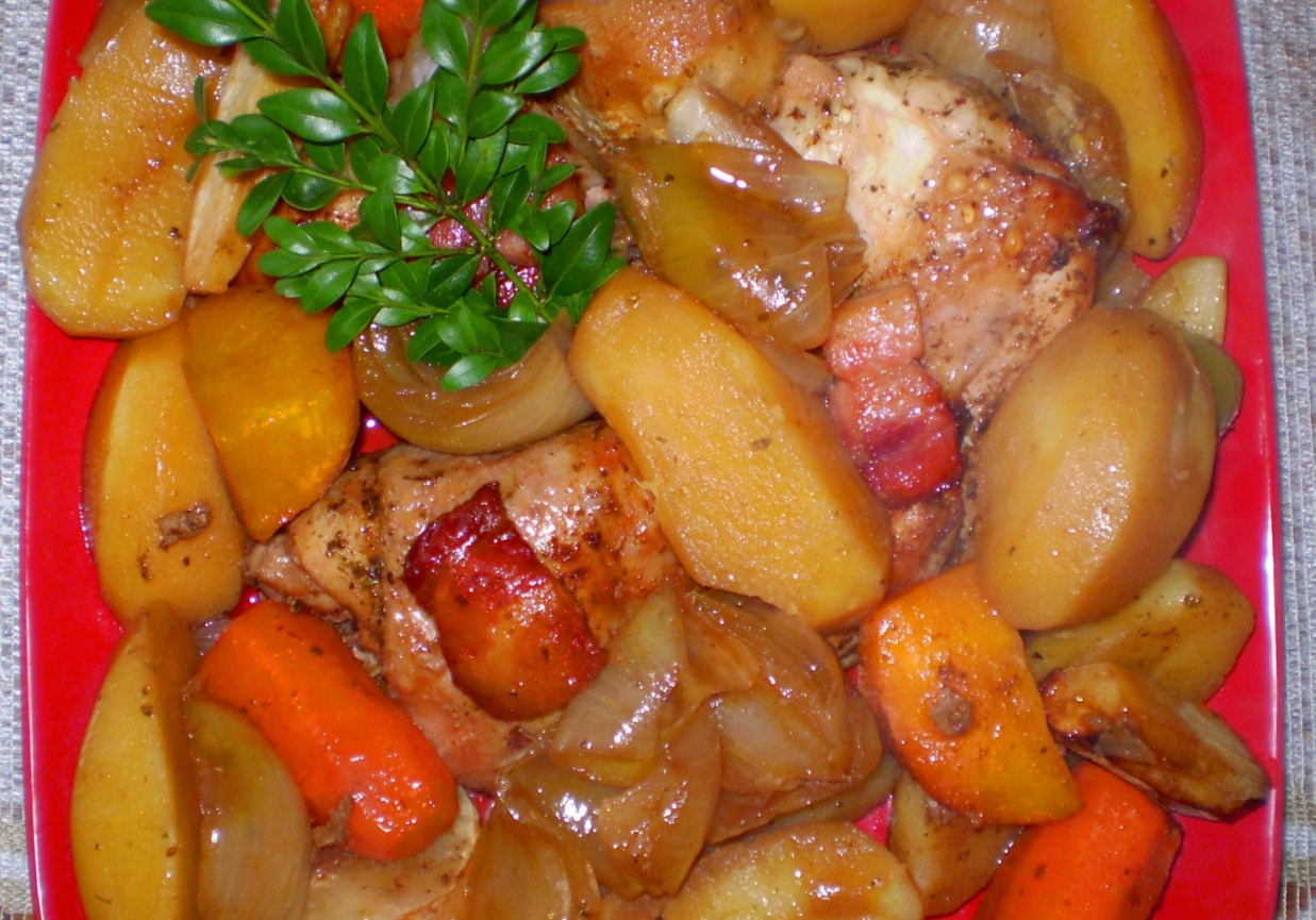 Kurczak pieczony z warzywami i ziemniakami z Garnka rzymskiego : foto