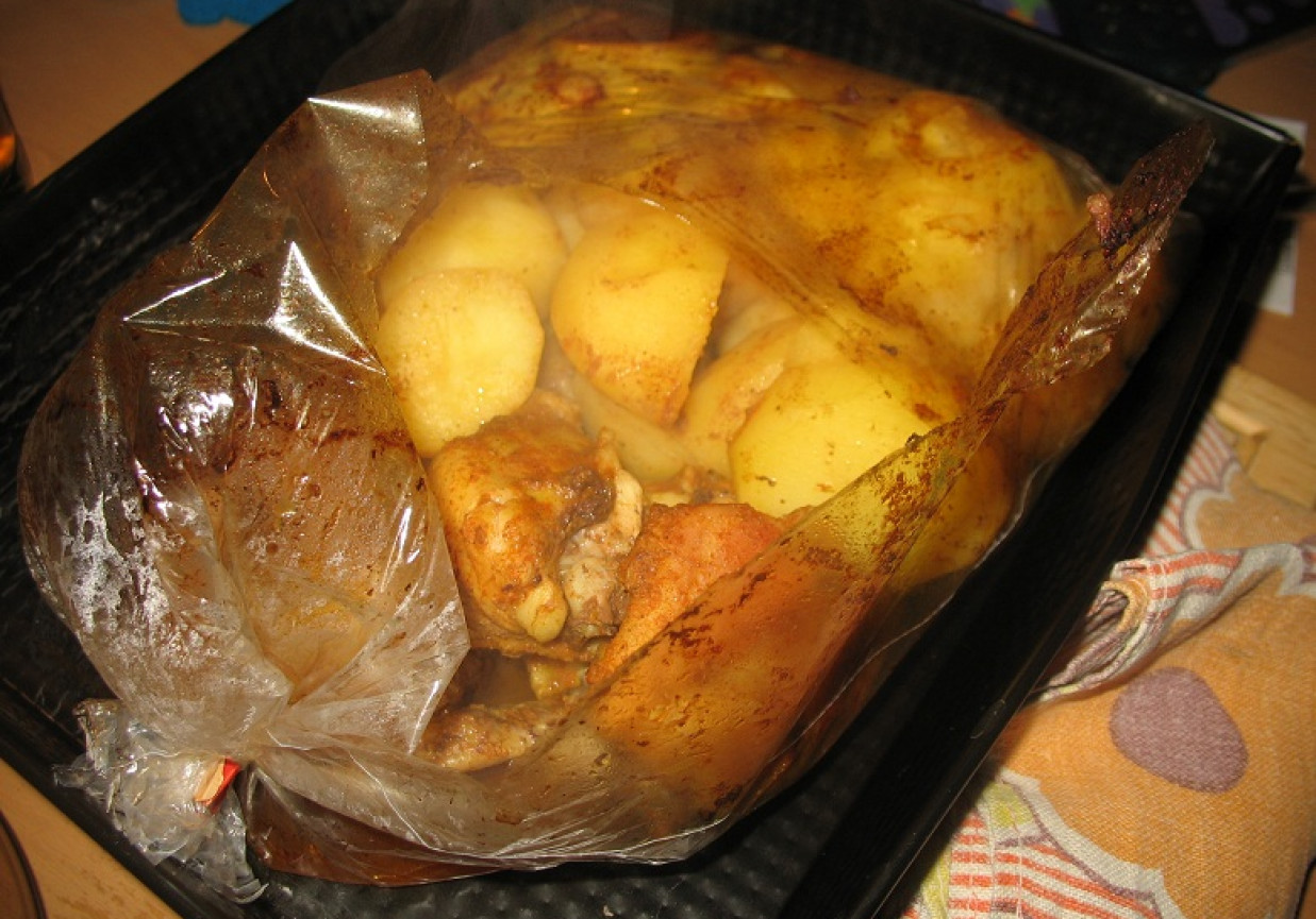 Kurczak pieczony z ziemniakami foto