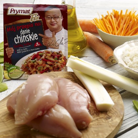 Krok 1 - Kurczak po chińsku z ryżem, marchewką, porem i zielonym groszkiem foto