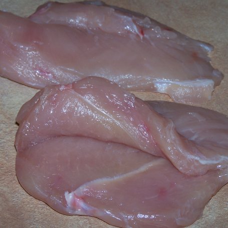 Krok 1 - Kurczak "po włosku", czyli z bazylią i mozzarellą w prosciutto :) foto