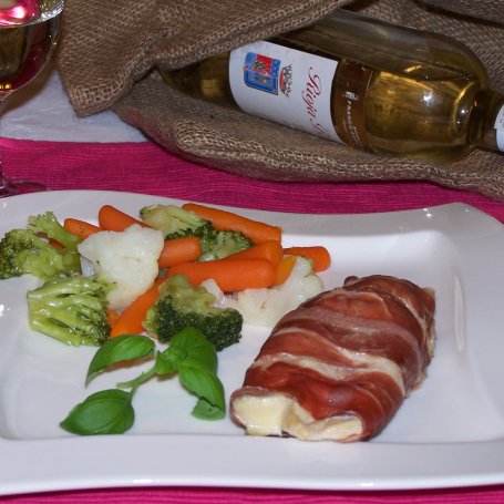 Krok 5 - Kurczak "po włosku", czyli z bazylią i mozzarellą w prosciutto :) foto
