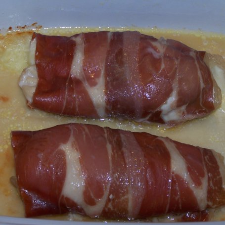 Krok 4 - Kurczak "po włosku", czyli z bazylią i mozzarellą w prosciutto :) foto