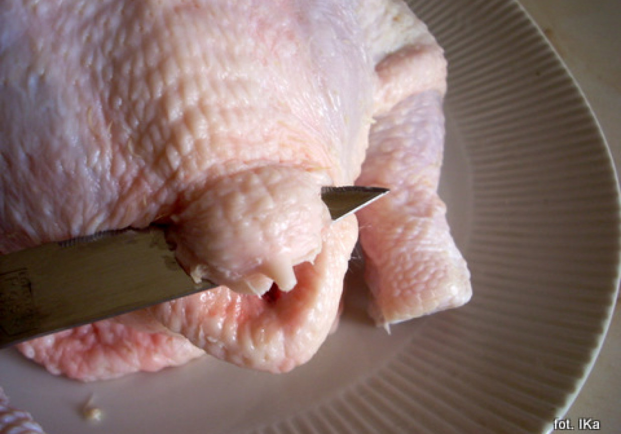 Kurczak - przygotowanie tuszki do pieczenia foto