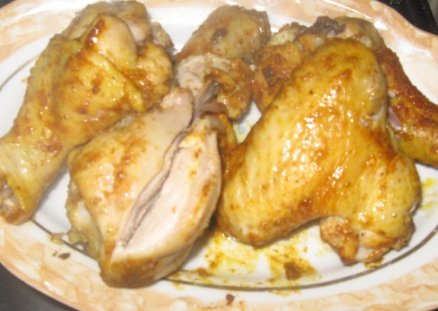 Fotografia przedstawiająca Kurczak w curry i przyprawie - na parze