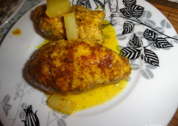 Fotografia przedstawiająca Kurczak w curry z anannasem