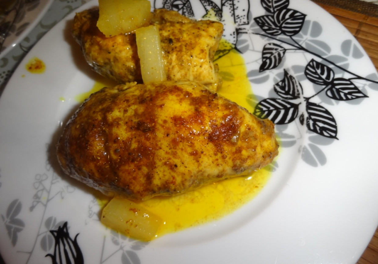 Kurczak w curry z anannasem foto