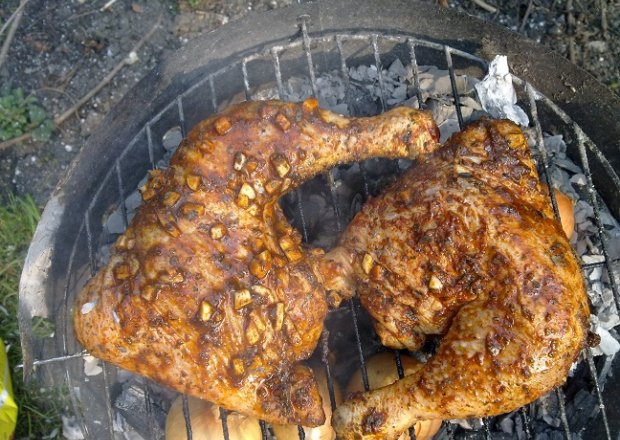 Fotografia przedstawiająca Kurczak w czosnku z grilla