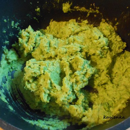 Krok 5 - Kurczak w kokosowej panierce z puree z groszku foto