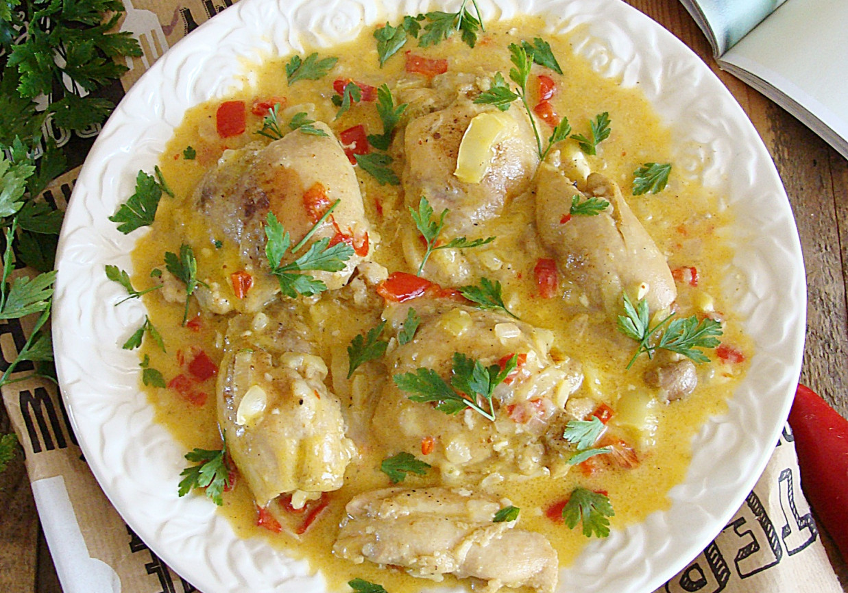 Kurczak w kremowym sosie cebulowo-paprykowym foto