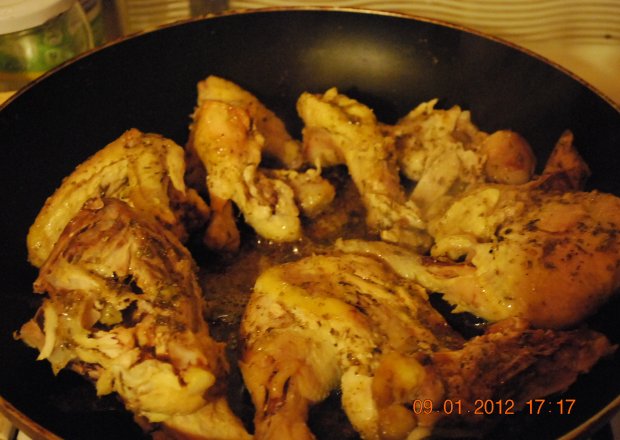 Fotografia przedstawiająca kurczak w majeranku z odrobina imbiru