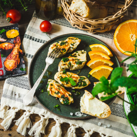 Grillowany kurczak w marynacie z pomarańczy i mięty