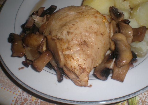 Fotografia przedstawiająca Kurczak w pieczarkach
