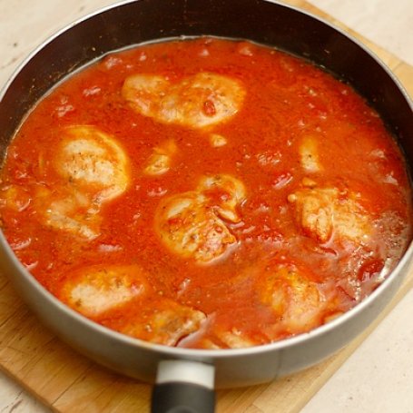Krok 1 - Kurczak w pomidorach z mozzarellą foto