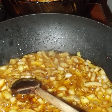 Krok 2 - Kurczak w pomidorach. foto