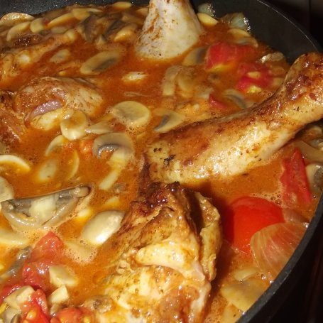 Krok 4 - Kurczak w pomidorach. foto