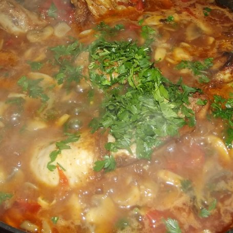 Krok 5 - Kurczak w pomidorach. foto
