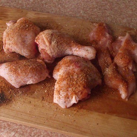 Krok 1 - Kurczak w ryżu z pieczarkami i cebulą  foto