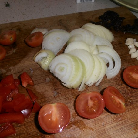 Krok 3 - Kurczak w śmietanie z suszonym pomidorem foto