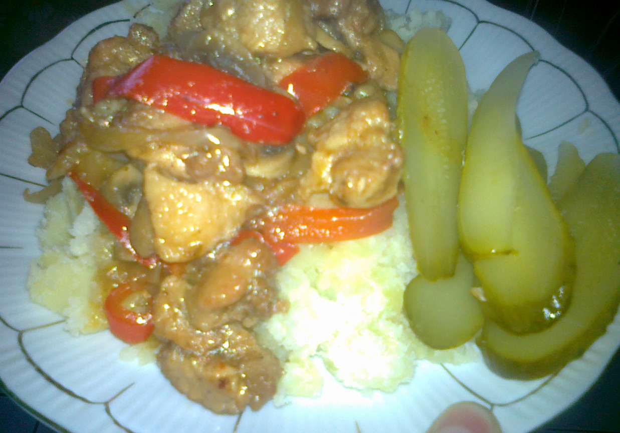 Kurczak w sosie cebulowo-śmietanowym foto