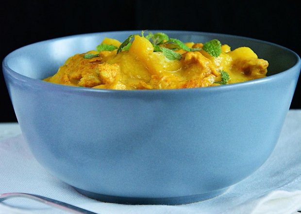 Fotografia przedstawiająca Kurczak w sosie curry z mango