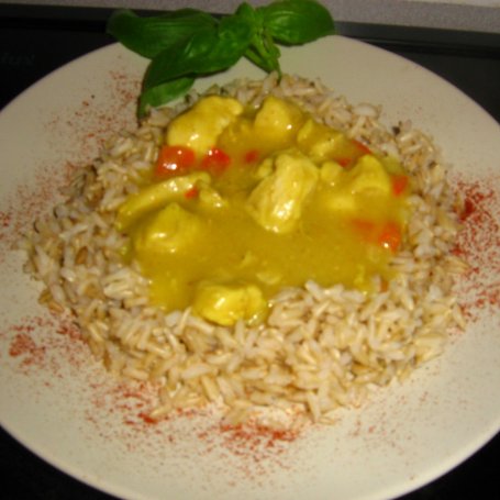 Krok 3 - Kurczak w sosie curry z papryką foto