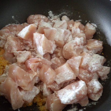 Krok 2 - Kurczak w sosie curry z ryżem  foto